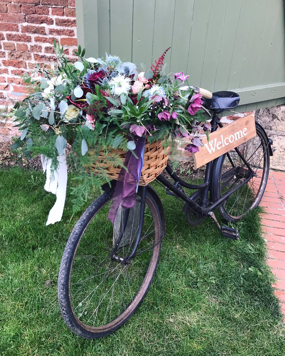 PrettyLittleExt's tweet image. Totally in love with Hetty our vintage bicycle!!! The perfect way to welcome guests to your wedding. #weddinghour