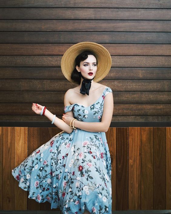 rougehmb's tweet photo. A touch of Spring
#IddaVanMunster #retrodress #floralpattern #classsicstyle #1950sfashion https://t.co/0Xxv0jqp7s