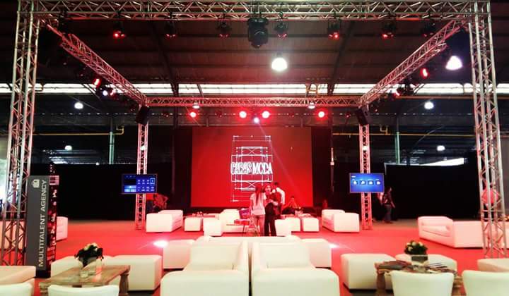 Hoy desfile de Revista Caras en el Distrito Audiovisual #carasmoda #buenamusica  #cocktail #desfile #eventos <a href="/sebahulton/">Sebastian Hulton</a> <a href="/MartinRepila/">Martín Repila</a>