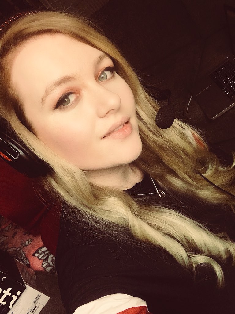 emseditorial's tweet photo. LIVE now over on @WatchMixer with some #PUBG squads with @PadhugGaming &amp; @The_SugarSkully! Come say hey! 👉🏼 https://t.co/Ehp5GUyz0D ✌🏼 @MixerRaiders @MixerMaidens @MixerRetweet @MixerStreamers #MixerRaiders #MixerStreamer #NowStreaming #SupportSmallerStreams https://t.co/OrwcEGrb3j