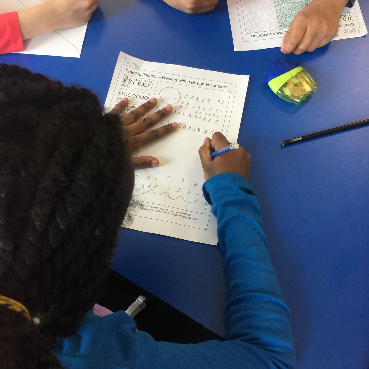 Mrs_Luciani's tweet photo. Learning about the Elements of Art! Today we explored the many ways we can use and express the element of lines. It was great to see one another’s different perspectives and ideas 👩‍🎨 🎨 @stalphonsaDP https://t.co/7XsCSV8seb