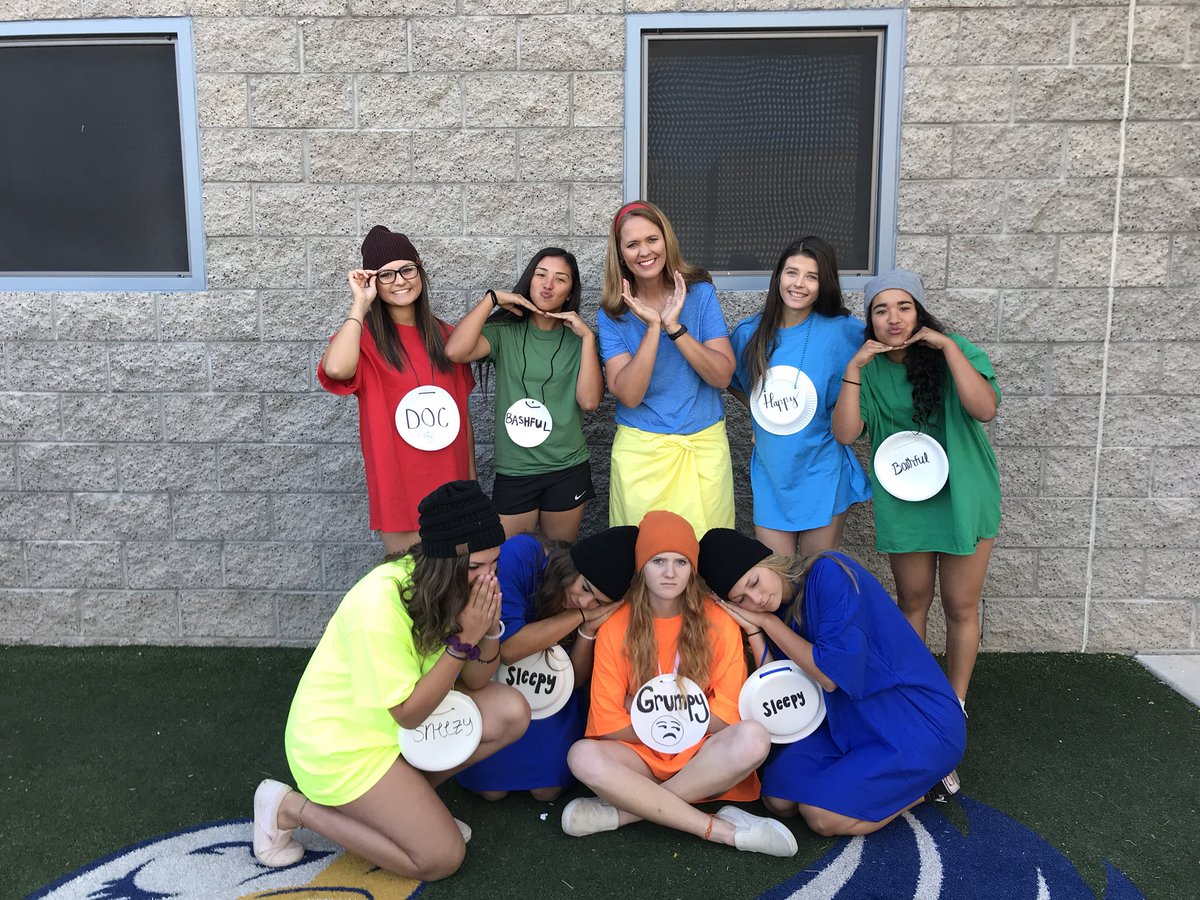 sdosoftball's tweet photo. Snow White and her dwarfs are on campus today!! #OCVSB #spiritweek https://t.co/XFhfoDaz0Z