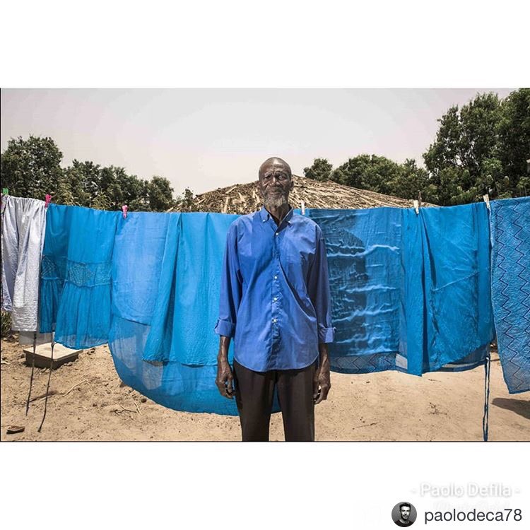 Al suo posto un aroma pungente e allo stesso tempo dolce, profondo, che negli anni avrei imparato ad associare a un uomo, quella figura paterna con cui non avevo mai avuto modo di confrontarmi.
Ecco gli altri capitoli: fb.me/elislowcasaman…
#casamance #book #libri #16aprile