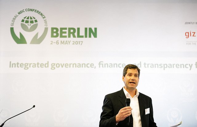 GlobalClimateAP's tweet photo. 'In conversation with Scott Muller: accelerating low emission development from local to global'

Read our new interview with Scott Muller of the LEDS GP @SNI_WG Subnational Integration Working Group: https://t.co/NAHkIGbeW5

#multilevelgovernance #subnational #NDCs https://t.co/y08QoUFdQn