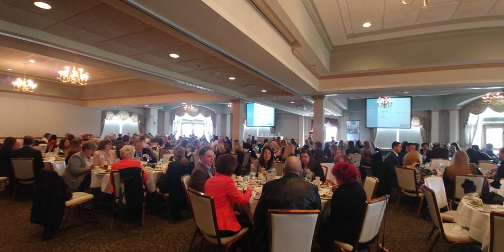 rochesterHR's tweet photo. RT @RocStaffing: ROC HR, celebrating our 5th annual HR Exec of the Year. NationalHRAssociation #roc #hrexec18 https://t.co/Y6Q0GzUebd