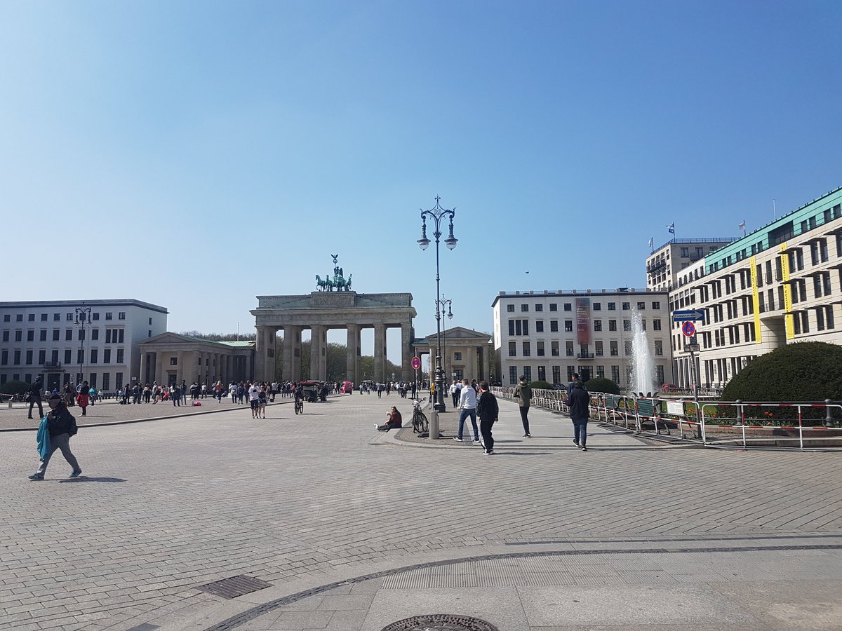 MACSIMaths's tweet photo. Thank you to @FranzBotschaft for their warm welcome today at the #MSO event today #DigitalTwin @ecmiindmath @Confirm_Centre @irlembberlin #EuropeanUnion #EUMathsIn #maths4industry @UL_Research @Siemens @Michelin @db_blog #AI #BelieveinScience #LoveIrishResearch https://t.co/JeGtDmRfxv