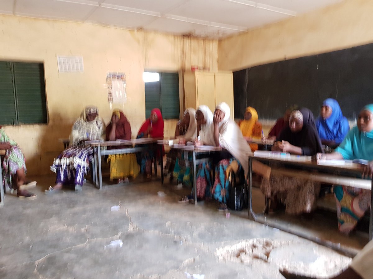 InoussaARIMA1's tweet photo. Formation des enseignants de l'école Yadakondagué de Zinder à l'usage des équipements de l'éducation numérique. https://t.co/xUlRjYlVa3