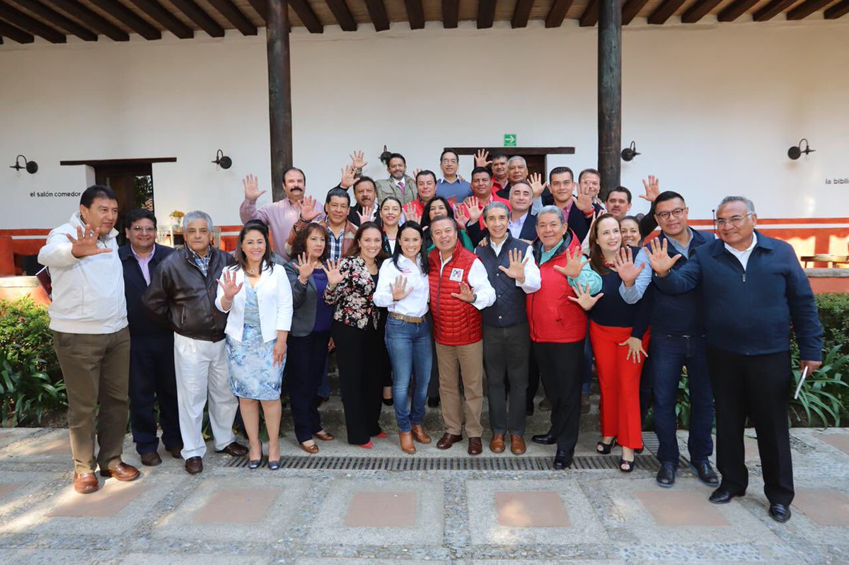 AlejandraDMV's tweet photo. La suma de nuestras fortalezas, nuestras convicciones, nuestra unidad inquebrantable, el esfuerzo de cada uno, es lo que nos llevará a lograr grandes cosas en favor del Estado de México.  #JuntosNadieNosPara #Incondicionales @EquipoADMV @MasMexiquenses https://t.co/Mr3sXOYg6k