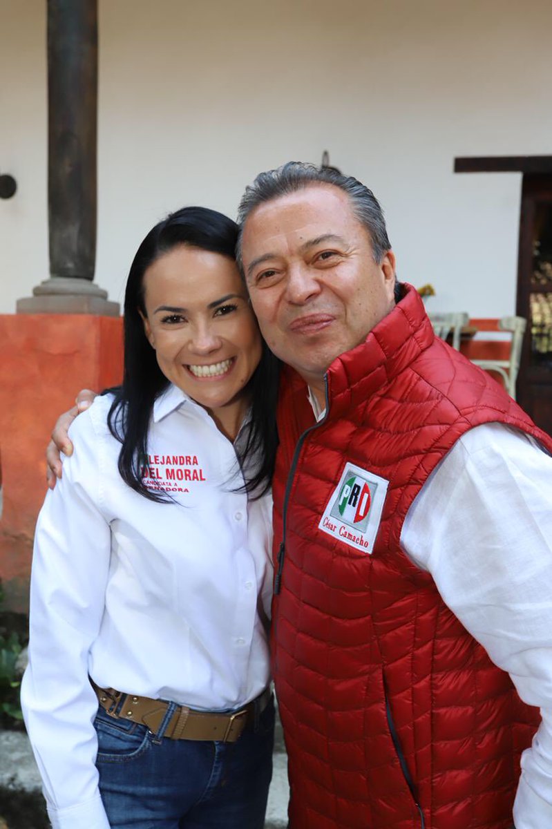 AlejandraDMV's tweet photo. La suma de nuestras fortalezas, nuestras convicciones, nuestra unidad inquebrantable, el esfuerzo de cada uno, es lo que nos llevará a lograr grandes cosas en favor del Estado de México.  #JuntosNadieNosPara #Incondicionales @EquipoADMV @MasMexiquenses https://t.co/Mr3sXOYg6k