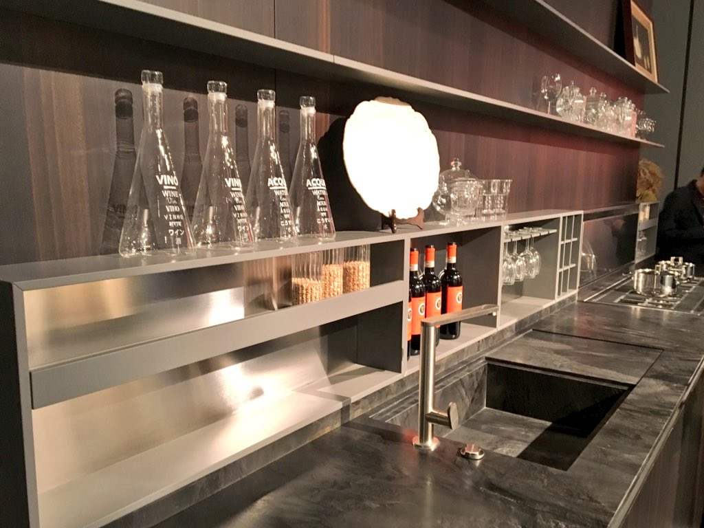 Another key trend at #eurocucina2018 - making good use of the splashback with flexible storage as seen here at <a href="/Rossana_UK/">Rossana UK Kitchens</a> #MDW2018 <a href="/iSaloniofficial/">Salone del Mobile</a> @kbbruth