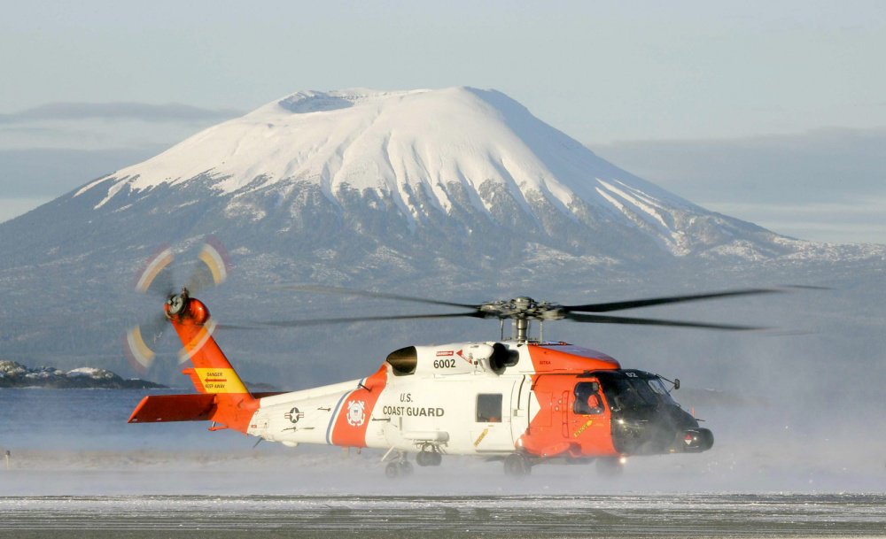 USCGArctic's tweet photo. #BreakingNews-#USCG Air Station #Sitka MH-60 #Jayhawk helicopter aircrew #medevaced a 57-year-old female from Hoonah. The helicopter crew safely transported her an awaiting emergency medical air flight in #Juneau for further transport to #Anchorage. USCG stock photo. #AlwaysReady https://t.co/R7WmOXFYxu