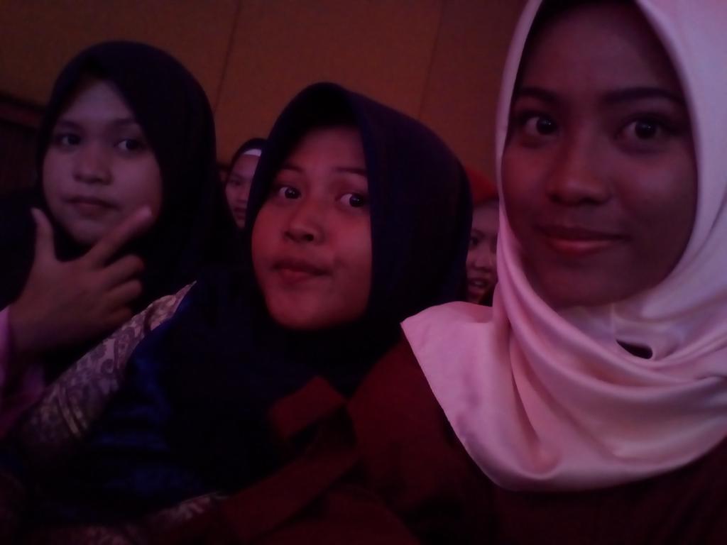 yaelahsilvia's tweet image. Promnight 😜 
#IOS8 
#13.04.2018