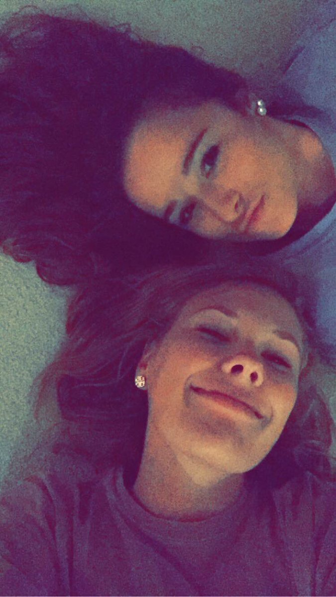 _lmass's tweet photo. J is 21!!!!!!!!!! HBD to my best friend and girlfriend 👭 Ilysm stay golden pony boy #daledoback @_jillhoops https://t.co/fvXDUn9sAU