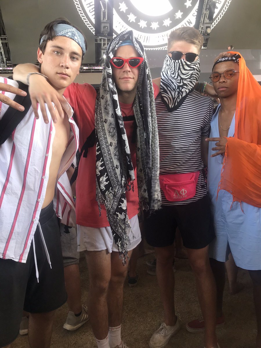 paytonsilva3's tweet photo. An eventful weekend with my boys #Coachella2018 https://t.co/p25GA8dy0Y