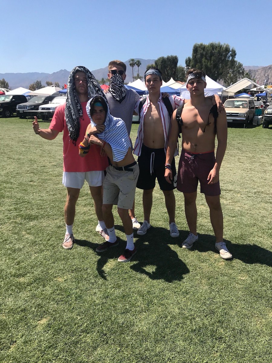 paytonsilva3's tweet photo. An eventful weekend with my boys #Coachella2018 https://t.co/p25GA8dy0Y