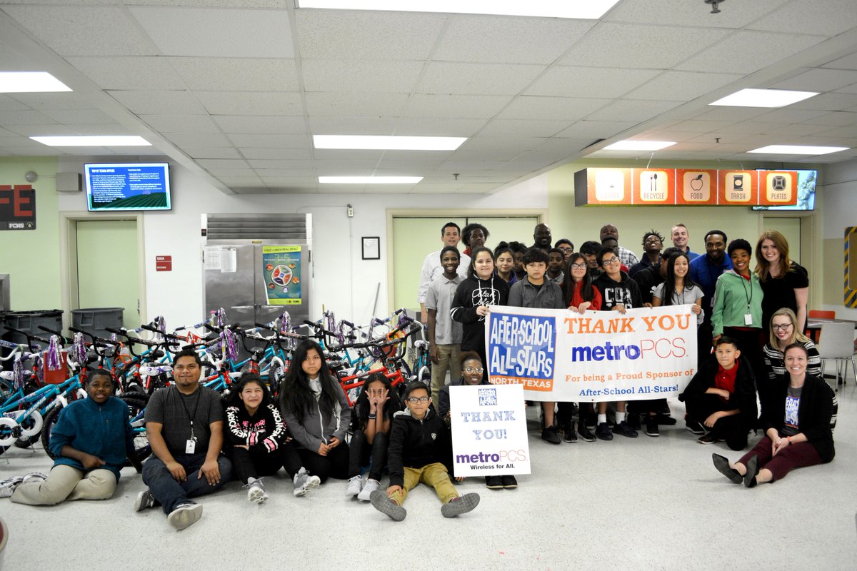 ASASNorthTexas's tweet photo. Today's #NationalVolunteerWeek shout-out goes to our friends @MetroPCS! They've engaged with our students through #WonderKits led by @DalAfterschool, playing basketball, donating bicycles & backpacks, and teaching about technology and sales. We can't wait for our next activity! https://t.co/11MBQhR5Am