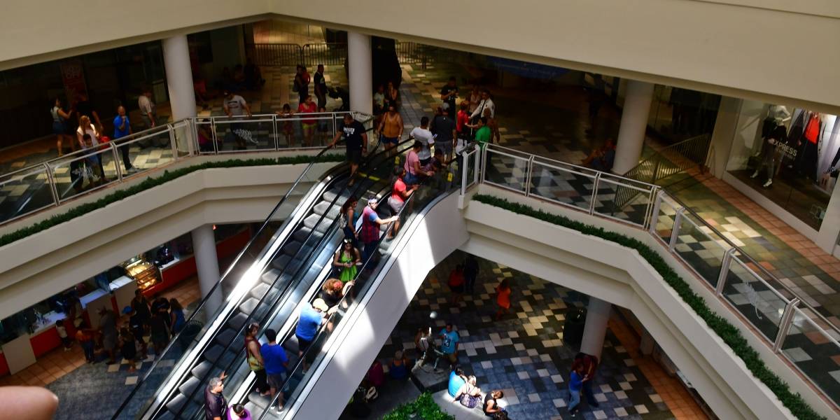 Metro_PR's tweet photo. Cierran Plaza Las Américas y Plaza Del Caribe tras apagón https://t.co/sQ4LB7QFPB https://t.co/J5oGxiNsfm