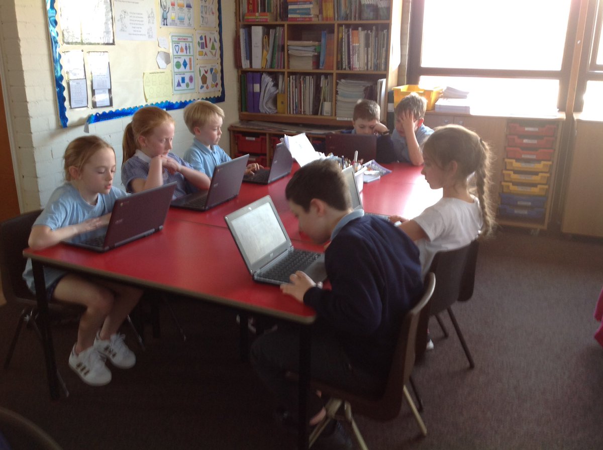 MissGY4's tweet image. Y4 doing some coding @greenparkschool #gpscomputing
