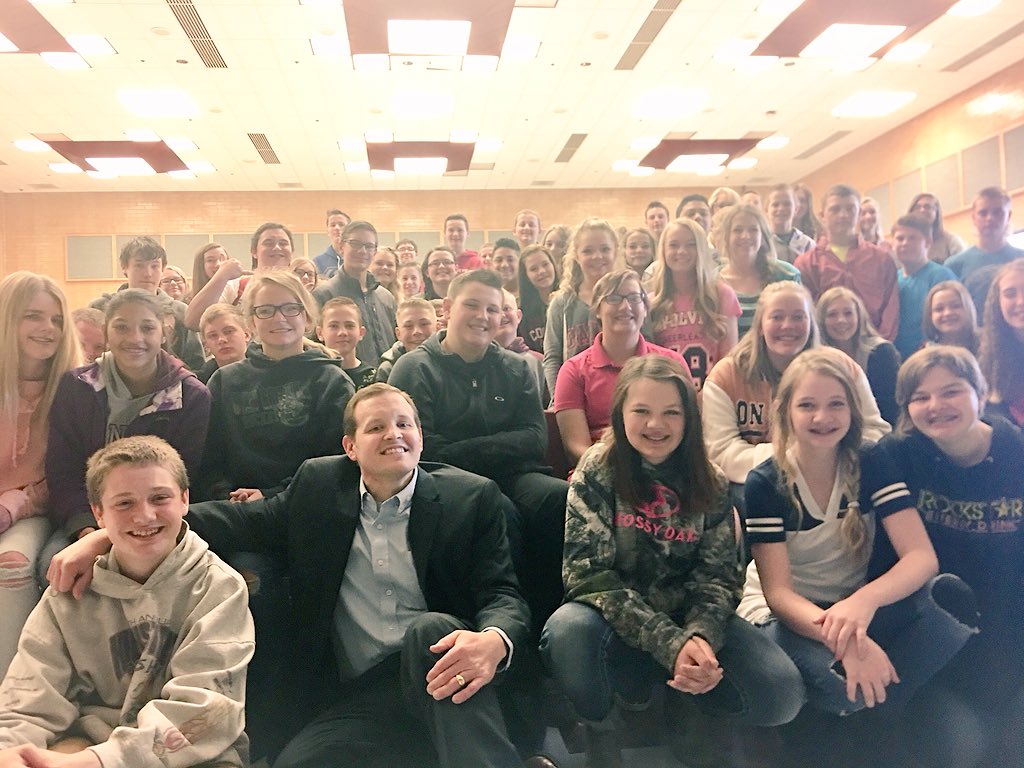 hankrsmith's tweet photo. North Sevier Middle School treated me like a king today. Amazing audience, so so respectful. Remember you guys, don’t let technology take over you life and make sure you are taking good care of each other! #dontcrushmychips https://t.co/lzR8v0eCNu