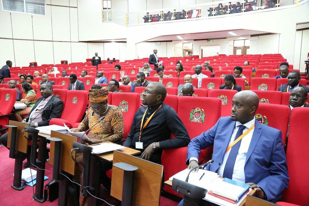onduhungirehe's tweet image. Attending the 4th mtg of the 1st session of the 4th @EA_Bunge, chaired by @martin_ngoga in the Parliament of #Tanzania in #Dodoma. I am with colleagues EAC Ministers @PeterMunya of #Kenya, Julius Wandera Maganda of #Uganda, Dr Susan Kolimba of Tanzania &amp;amp; @jumuiya SG @LMfumukeko.