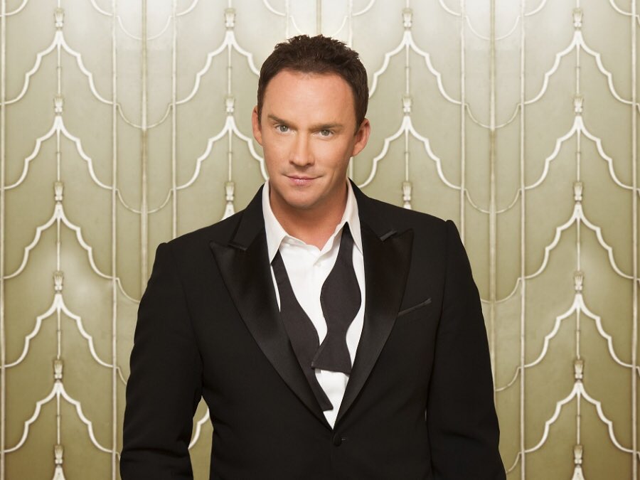 RyeJazzBlues's tweet photo. Handful of standing tickets with great view remain for @russellthevoice Thursday 3rd May part of #RyeJazzSpringSeries Get them quick! https://t.co/RjNblaCeUj @RyeJazzBlues @RyeObs @ahttw @Visit1066 @VisitSEEngland https://t.co/MQUQJOeJ3P https://t.co/Uqfb86aTaL