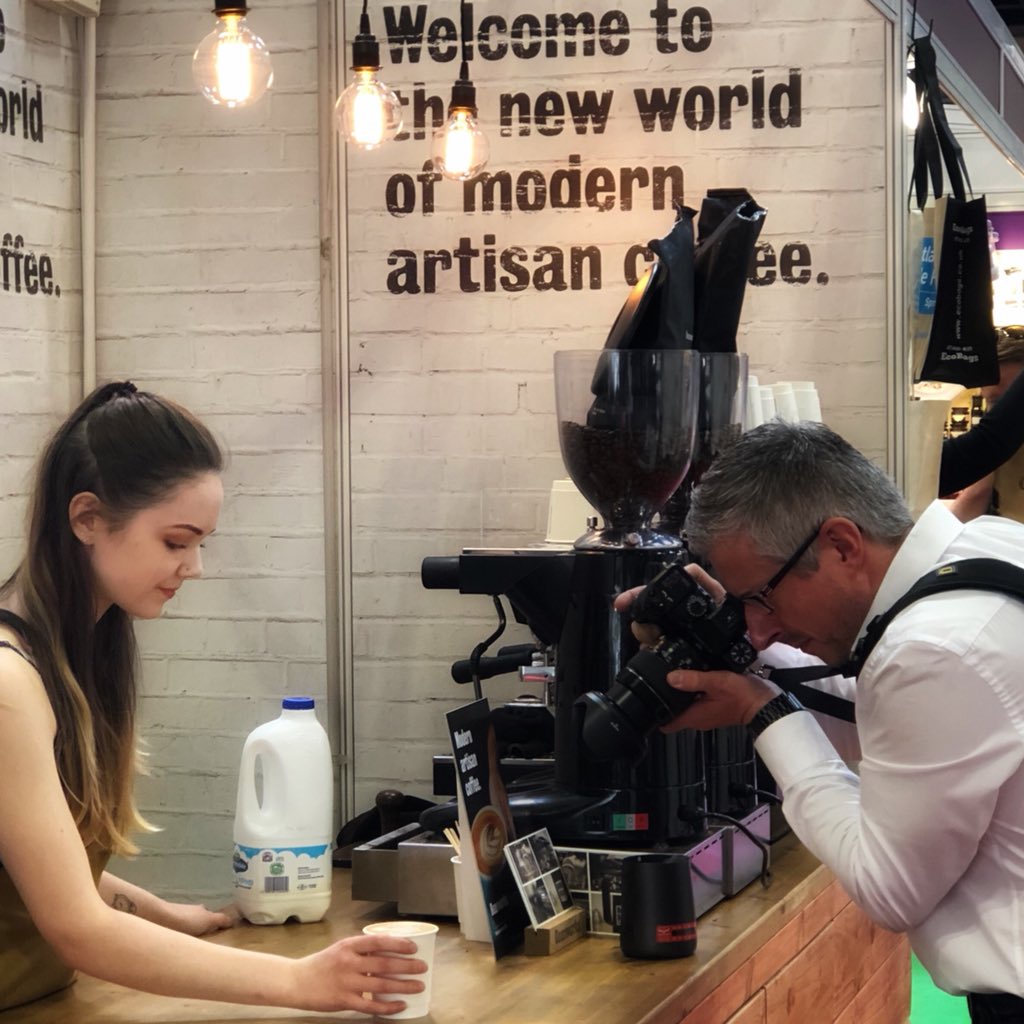 Latte art from Alice from our lovely friends @TheSteamhouseCo that’s so good it deserves to be photographed #paparazzi #alipie #beanworks #foodex2018 #fde2018 #fdx2018 #latteartlicious #baristaskills