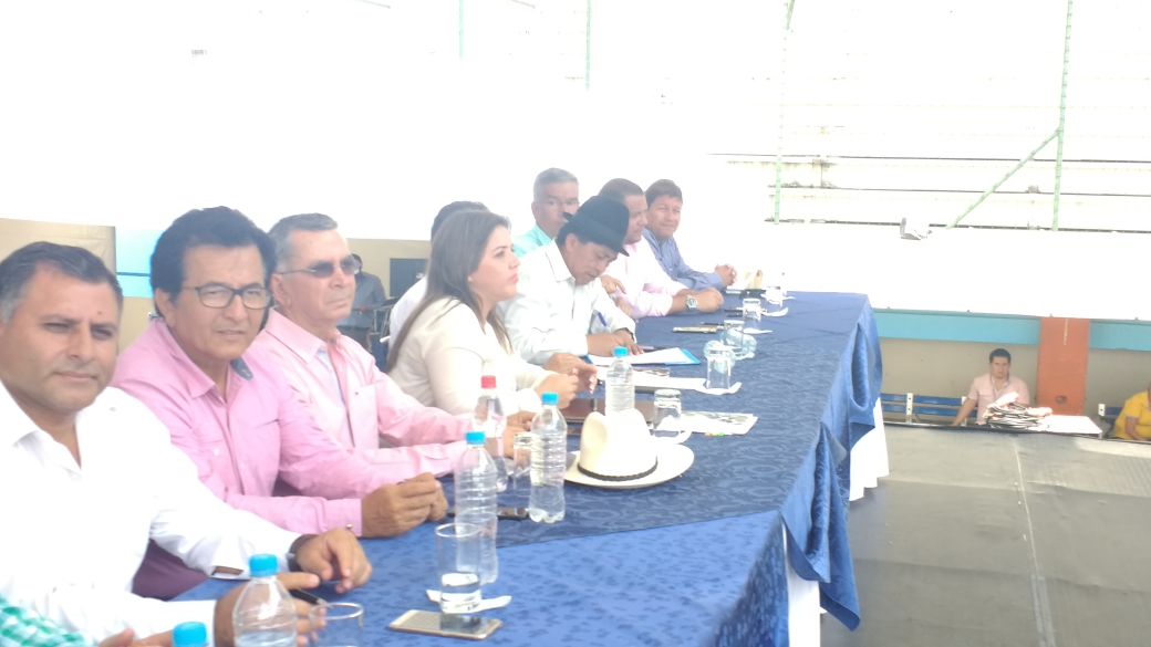 Secretario del Agua, <a href="/HumbertoCholang/">HUMBERTO CHOLANGO</a> , firma convenio que beneficiará a 5 cantones de la provincia de Manabí. #JuntosPorManabí