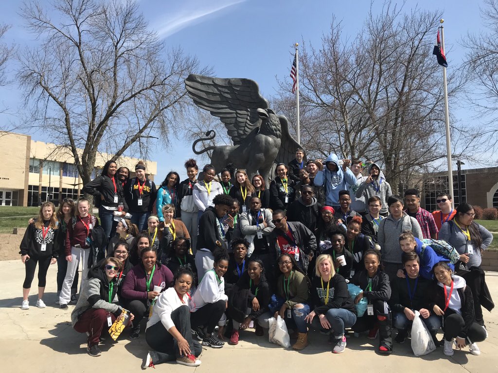 MWSUAdmissions's tweet photo. A great group from Pattonville HS visited campus yesterday! One of our current students & Pattonville Alum, Isaiah Davis, stopped by to chat and share his @MissouriWestern story. π¦π¦
#FutureGriffons #GoGriffs #GriffUp https://t.co/Kp1E5JdOQa