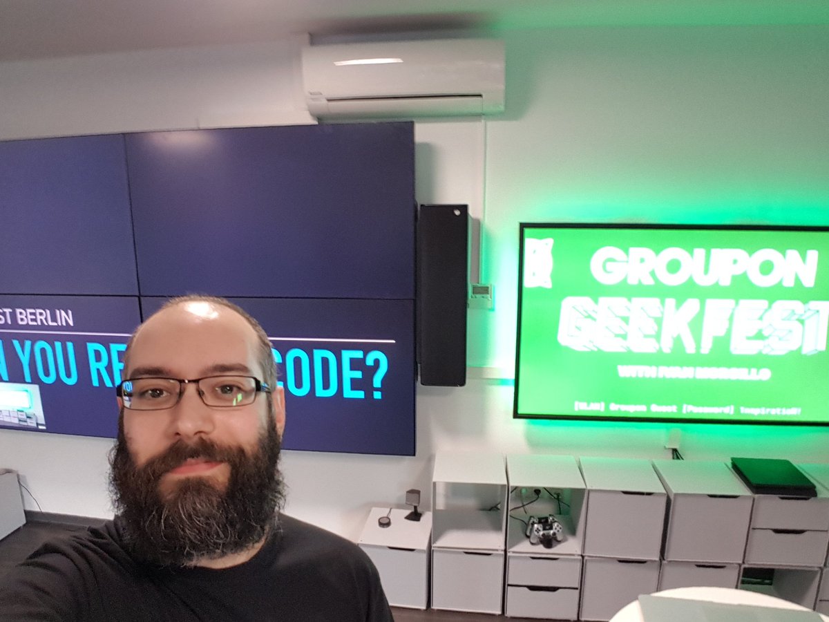 hamen's tweet image. About to begin my talk at @Groupon_DE
#codeReadability #LifeAtAsanaRebel
#GeekFest