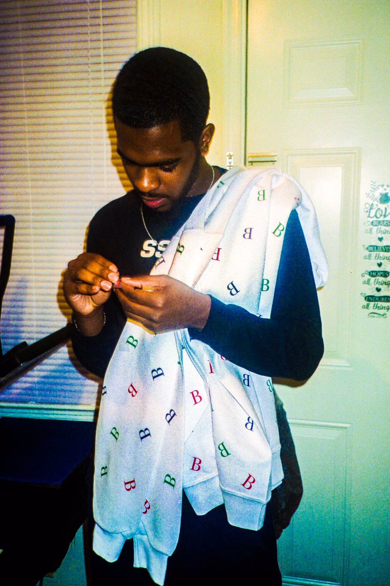 ramirbetts's tweet photo. "I turn wherever Im at into a Trap" #CRAYOLACOLLECTION RELEASES FRI 4/20 https://t.co/o7kdo2XfwK