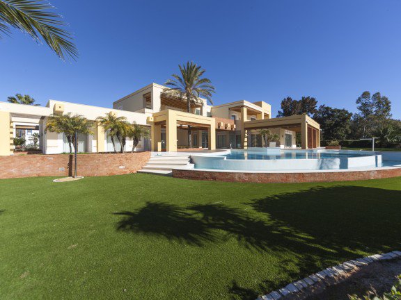 EVportimao's tweet photo. The perfect balance between luxury and comfort awaits you where the best golf courses and beaches meet. For more info contact us @EVportimao (ref. W-02BM1F) #golf #golfproperties #luxury #luxurylifestyle #algarve #engelvoelkers #evportimao https://t.co/CVE8kWYOGt