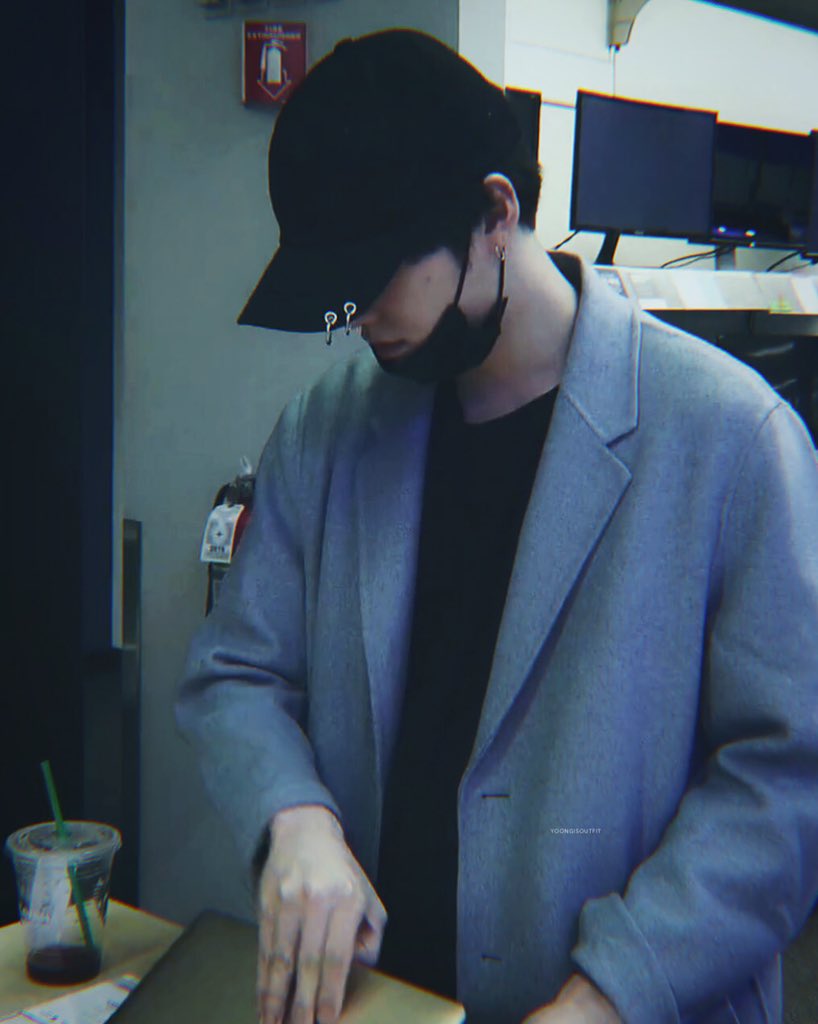 Yoongi is my world ⁷ 🐰🐱🍊 tweet media