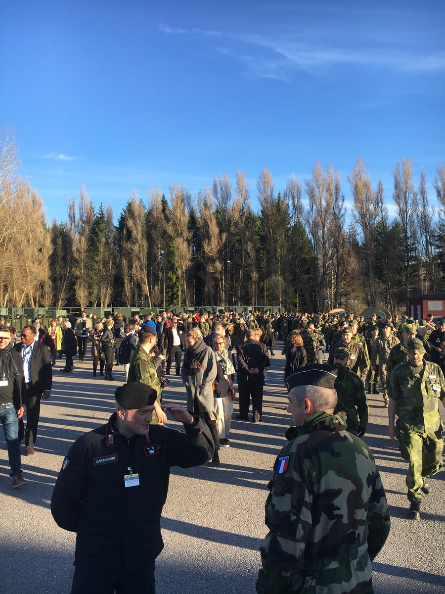 JirlindG's tweet photo. Brandövning på #viking18  Imorgon startar övningsscenariot. Sedan väntas några svettiga dagar för 2500 deltagare. #svfm #enköping https://t.co/TZdQISBGlp