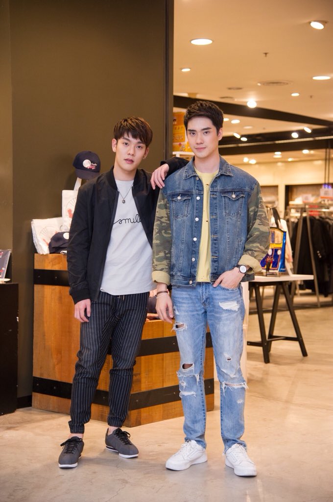 Tee_Jaruji's tweet photo. อยู่ๆ ก็ไปเจอเซ็ตรูป #เหนียงลักยิ้มหว่ะ  @CTR2DAB  รู้ล่ะว่าชื่อเอ็งต้องอยู่ข้างหลังตลอด เพราะ หน้าหวานมากก... 😅 https://t.co/jqLDNDXlEb