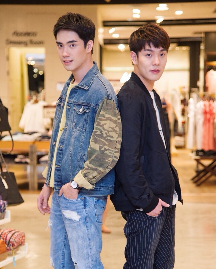 Tee_Jaruji's tweet photo. อยู่ๆ ก็ไปเจอเซ็ตรูป #เหนียงลักยิ้มหว่ะ  @CTR2DAB  รู้ล่ะว่าชื่อเอ็งต้องอยู่ข้างหลังตลอด เพราะ หน้าหวานมากก... 😅 https://t.co/jqLDNDXlEb