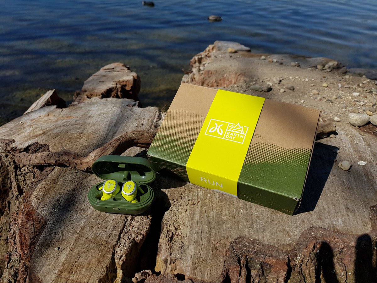 OnTheWayCH's tweet photo. *** GEWINNSPIEL *** 
Jetzt auf unserem Instagram Account mitmachen und ein paar der tollen #EarthDay Special Edition @jaybirdsport RUN Kopfhörer gewinnen! https://t.co/qjAobEKGtE https://t.co/OrsAYIPTVL