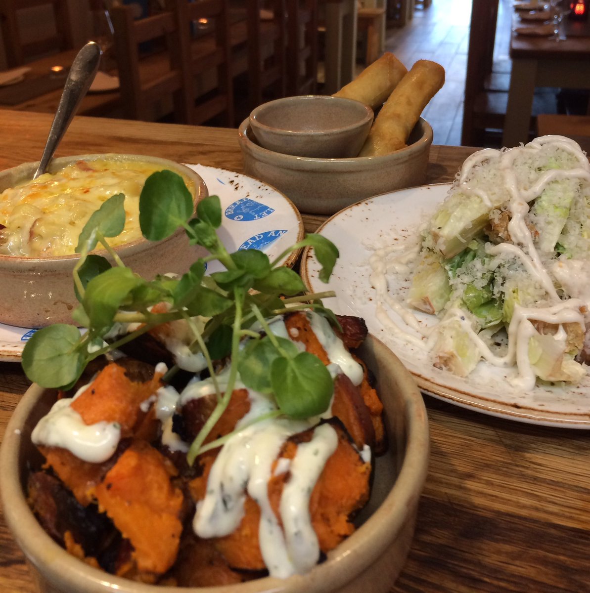 Breadandpullet's tweet photo. Perfect food for sharing on sunny evenings... π #eatlocal #midweektreat #breadandpullet https://t.co/LR1B6TItTN