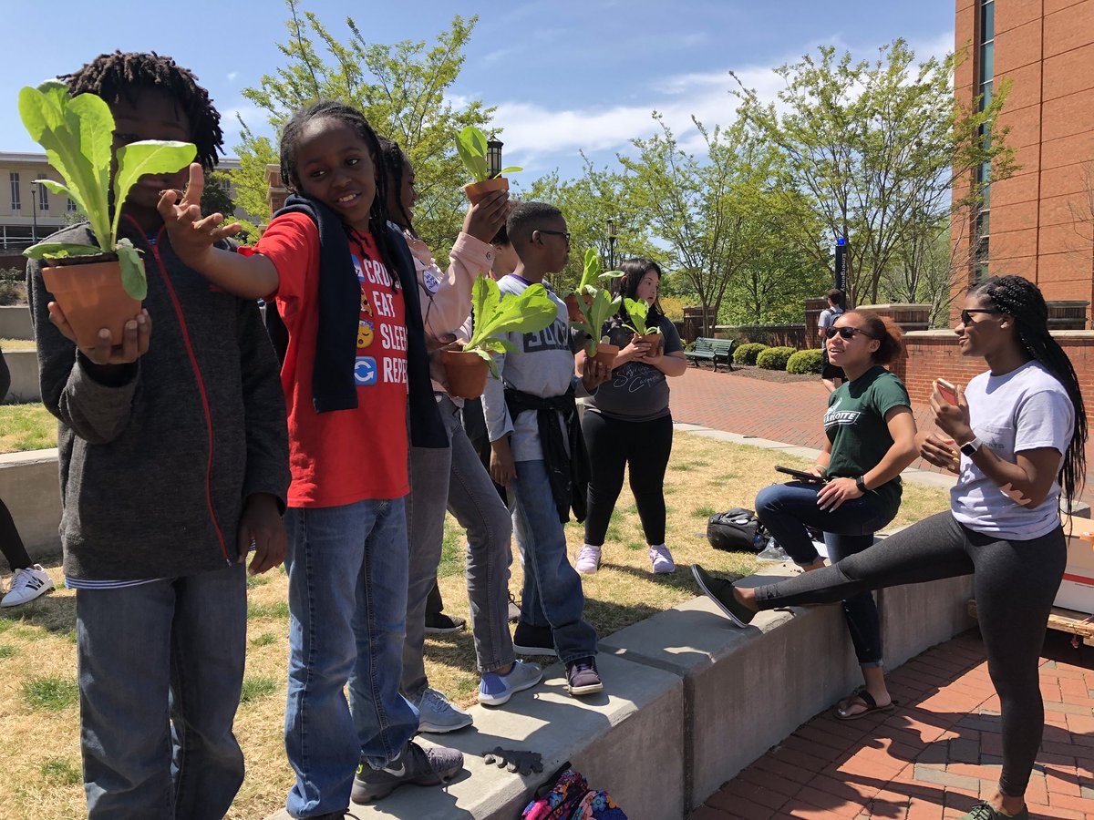A successful container garden event! Thank you to all our volunteers!