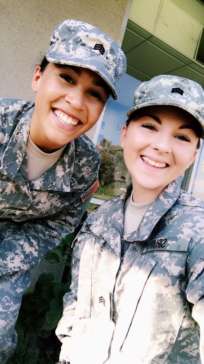 Britttasticc's tweet photo. Because you would never let your battle do somethig alone #FineFemalesInMilitary https://t.co/7GG2lyBiJQ