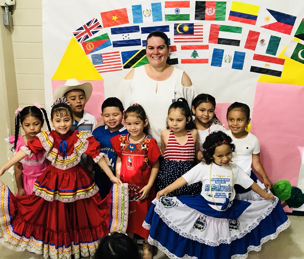 educatorsimpact's tweet image. We had a wonderful gathering breaking bread, from around the world, and celebrating our diversity with @SuttonES_HISD parents and students this morning. With families from over 40 countries who speak over 30 languages, this truly is a SPECIAL place. #SuttonRocks 🌎