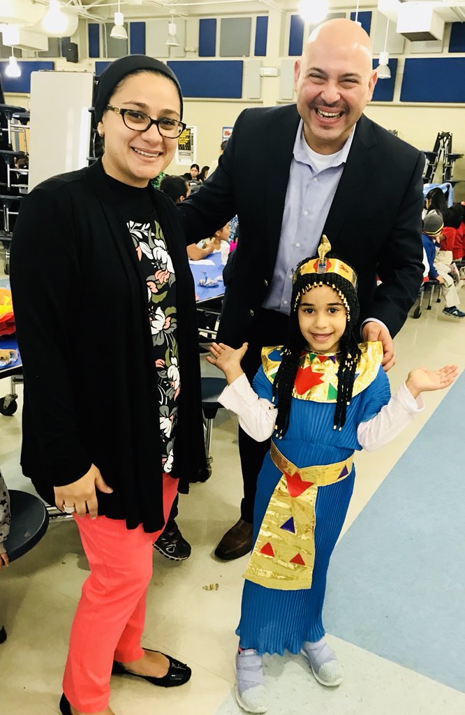 educatorsimpact's tweet image. We had a wonderful gathering breaking bread, from around the world, and celebrating our diversity with @SuttonES_HISD parents and students this morning. With families from over 40 countries who speak over 30 languages, this truly is a SPECIAL place. #SuttonRocks 🌎
