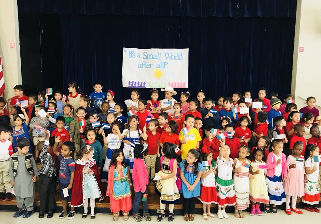 educatorsimpact's tweet image. We had a wonderful gathering breaking bread, from around the world, and celebrating our diversity with @SuttonES_HISD parents and students this morning. With families from over 40 countries who speak over 30 languages, this truly is a SPECIAL place. #SuttonRocks 🌎