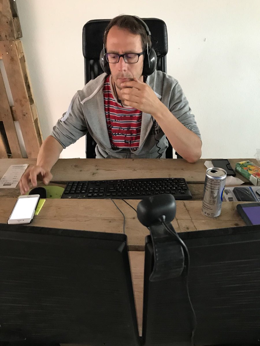 _PodKat_'s tweet photo. Met gepaste trots presenteren wij de rentree van één van onze redacteuren. Welkom terug, @xruisx! https://t.co/wh0cjbwklF