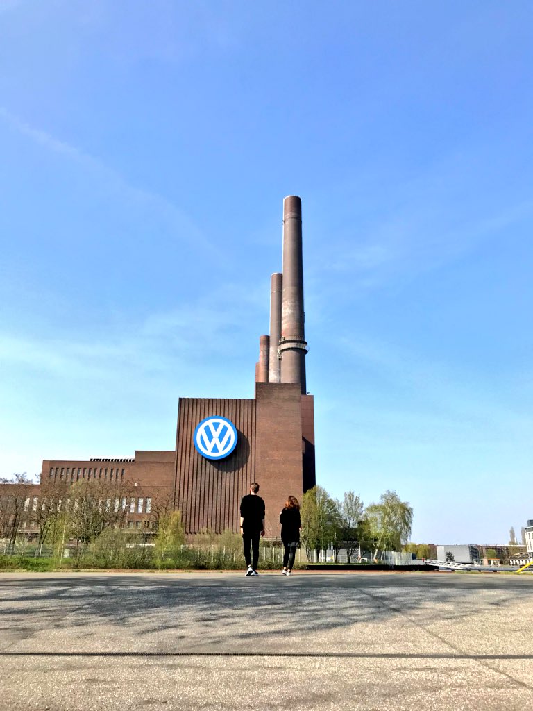 lukizzl's tweet photo. @DigitalLife_DAI @CL_MA @JulBSee @Rebe_cc_a @Sarah_He_ @TiloHensel @deutschetelekom @BoschGlobal @Audi @Continental @SchaefflerGroup @DeutschePostDHL @FestoAG @SiemensHealth @VWGroup @ZF_Group @MercedesBenz @Volkswagen @hereisphi @jpfendr @falfigo @anke_wendelken @SimonDueckert @Huelpi @Lehmschicht @cogneon @bscheerer Thanks everybody for the open exchange today. Thx for hosting &amp; preparation @VWGroup &amp; @cogneon 🙌🏼 #blp18

Still in love w/ the #magenta sneakers from @deutschetelekom 😊 #telekomwall

Now on the rails back home to Stuttgart with @Sarah_He_ &amp; @TiloHensel 🚀 #DigitalLife https://t.co/JXKCKPJOsb