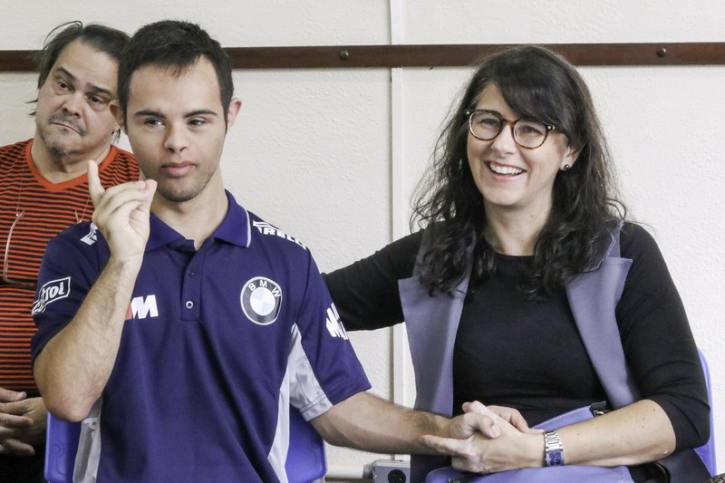 governomg's tweet image. Em parceria com a #Sedectes, foi dado início à 2ª turma do curso do #Pronatec para pessoas com Síndrome de Down. São no total 25 alunos, cursando 200 horas de conteúdo, que ao final receberão o título de Recepcionista de Eventos. Saiba mais: goo.gl/vGR8yr