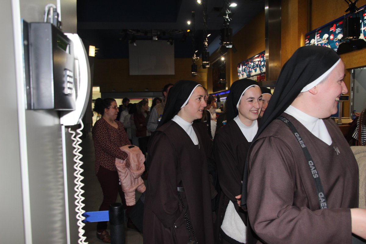 ¡Totalmente llenos! Gracias a todos los que vinisteis ayer al pase de #Wonder organizado por <a href="/ApacuCuenca/">Apacu</a>. <a href="/OdeonMulticines/">Odeon Multicines</a> 🍿 🎬