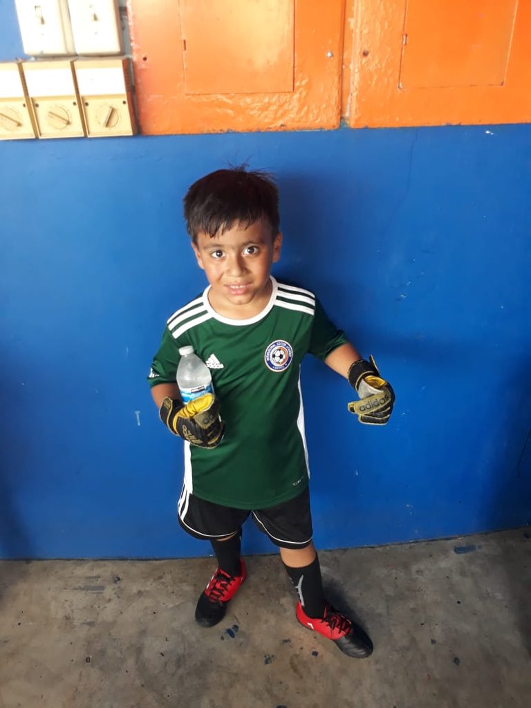 isacademypty's tweet photo. #Institucional | Ellos son nuestro motivo para seguir mejorando todos los días 💪🔝

¡Los niños futbolistas dan lo mejor de sí cada vez que pisan el rectángulo de juego, por eso, debemos apoyarlos y potenciar sus capacidades! 👦⚽️

#SomosLaISA https://t.co/byyIWh7sMw