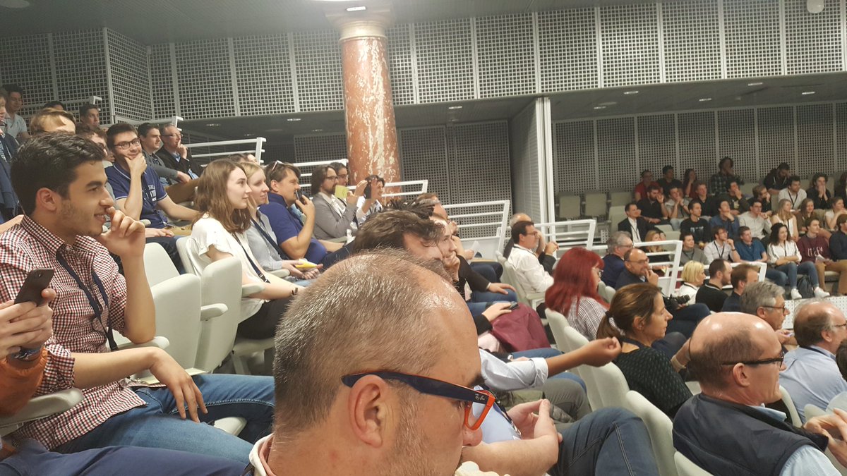 E_Cites's tweet photo. En direct du #Meetuphdf a la @CCIGrandLille avec @GroupeIRD et CoBoost ! #innovation #BoosterPME @Iteem @Centralelille https://t.co/S5wFyawTg3