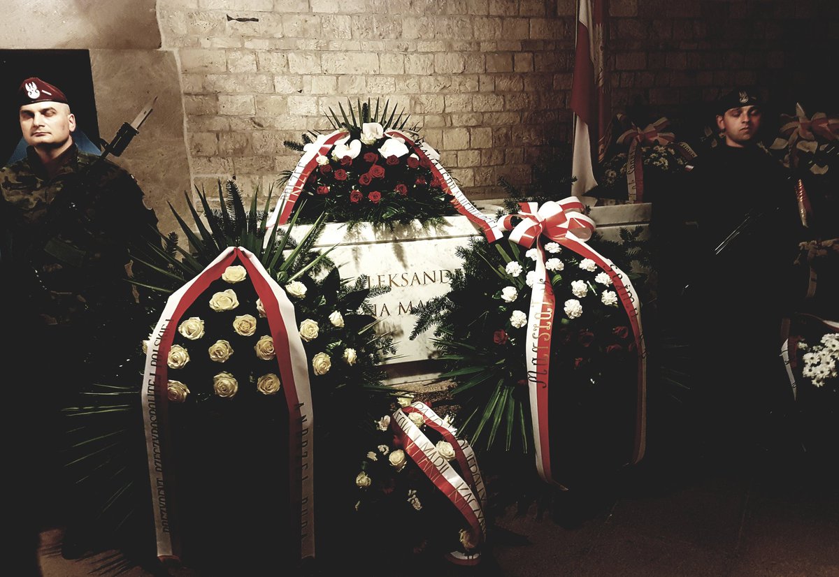 PMilowanski's tweet photo. #18Kwietnia #Wawel #Pamiętamy https://t.co/P99cDHLtSu