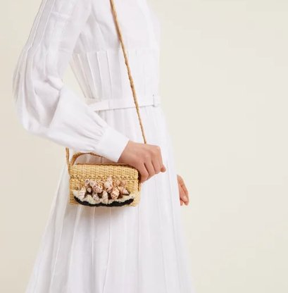 This Irish seashell-embellished straw box bag is worth every penny. *Everyone* is going to want to know where you got it.
piqq.co/?item=57167929…